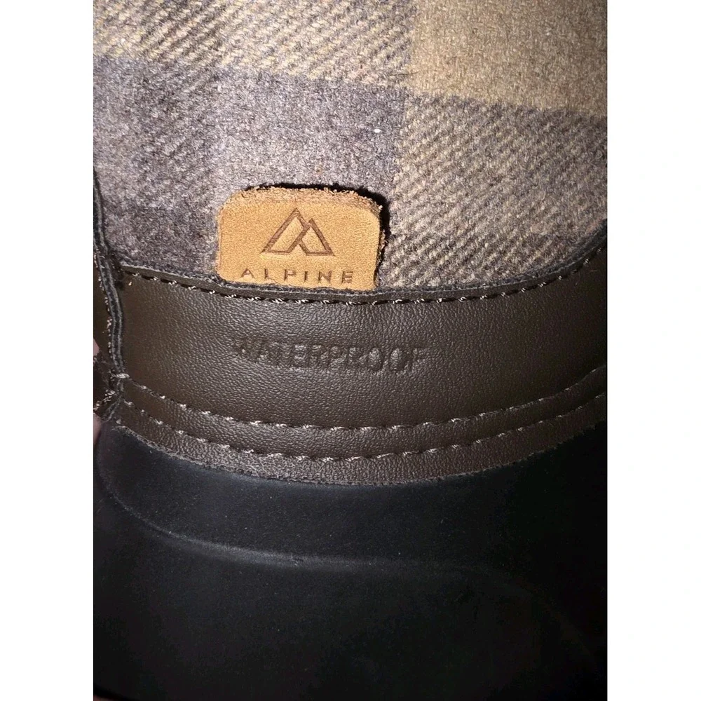Kamik Alpine Waterproof Winter Snow Boots Unisex Women's 10 /Men's 8.5 Plaid